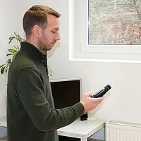 Detector de gas realizando una medición