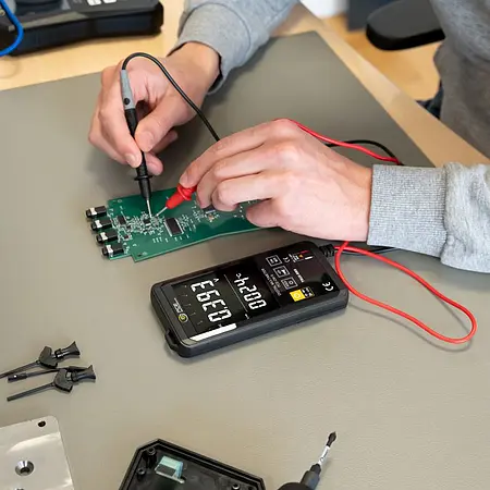 Digitalmultimeter / Digital-Multimeter Anwendung 1