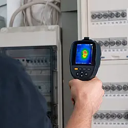 Thermal Imaging Camera PCE-TC 33N measurement of a fuse