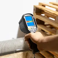 HVAC Meter PCE-TC 30N measurement of a radiator