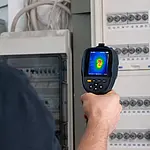 Pyrometer PCE-TC 33N measurement of a fuse