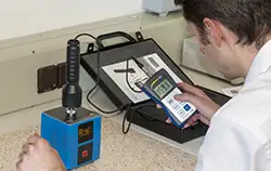 Proceso de calibración del vibrómetro PCE-VT 2700.