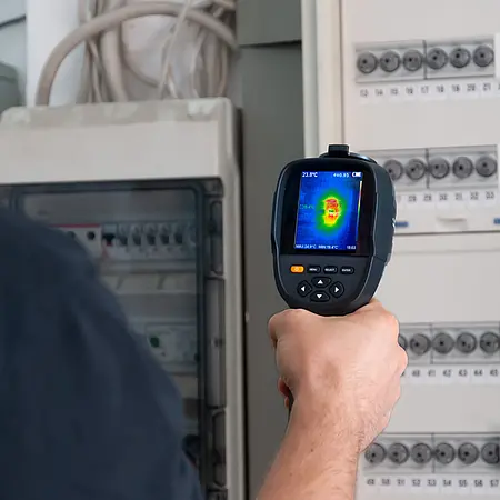 HVAC Meter PCE-TC 33N measurement of a fuse