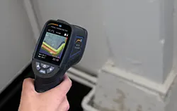 Uso de la cámara térmica PCE-TC 24 en un sistema de calefacción.